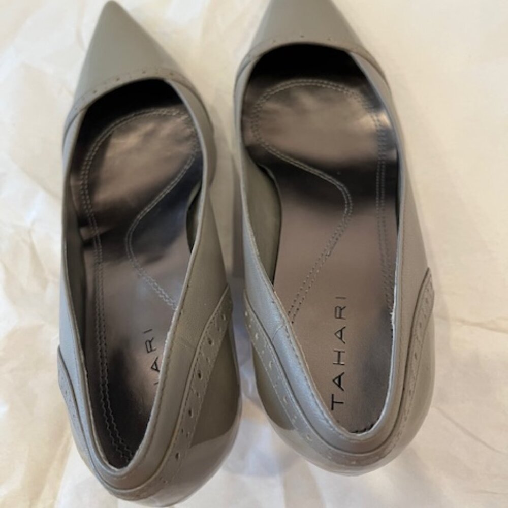Tahari pumps - Picture 8 of 9